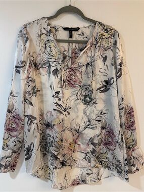 White House Black Market Floral V-Neck Blouse in Pink & Cream Size M, 100% Silk